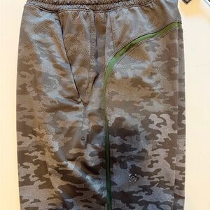 lululemon athletica Men's Gray Camo Athletic Shorts with Olive Trim